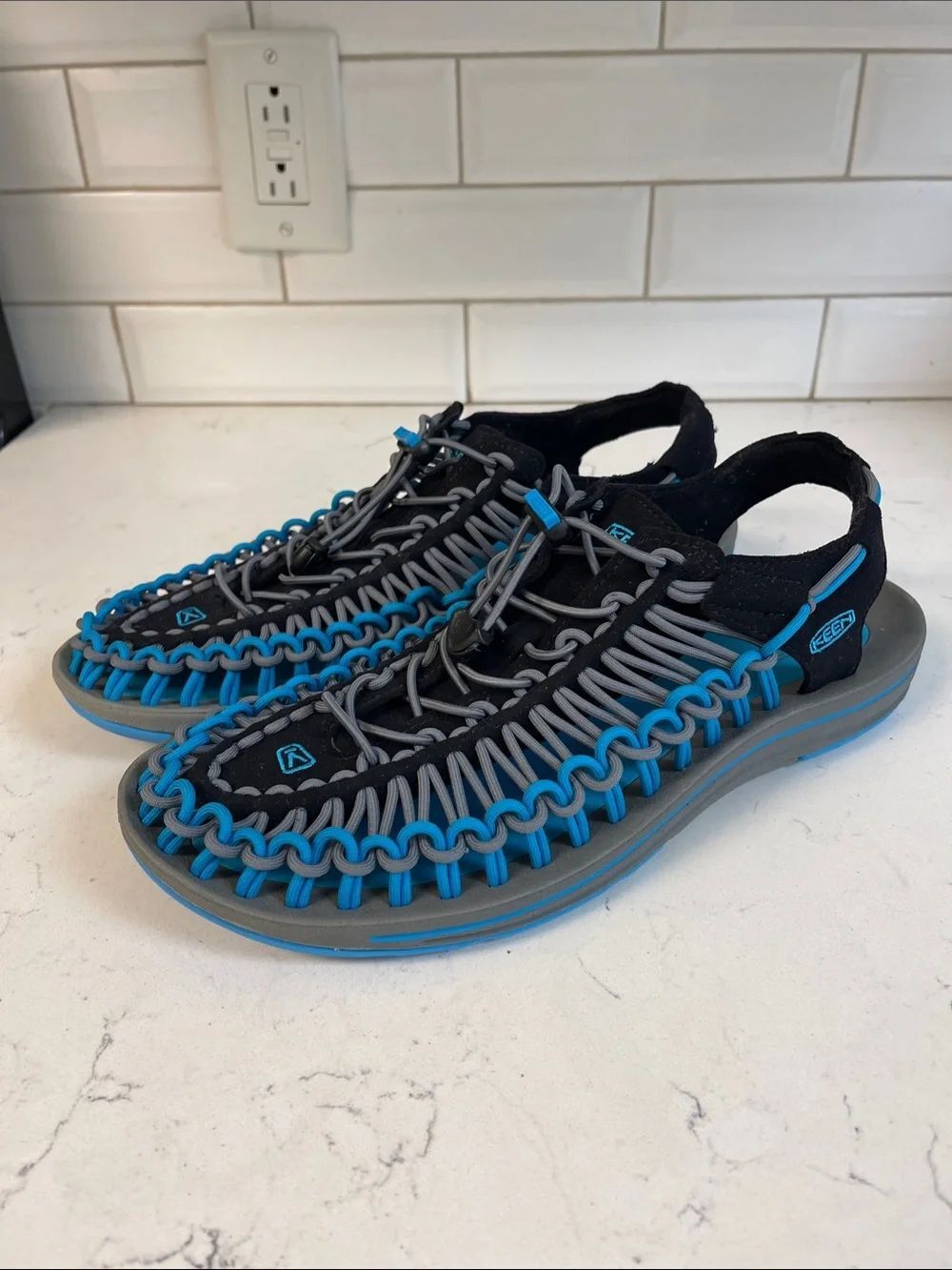 Keen UNEEK Men's Outdoor Sandal Black/Blue US Size 11.5 Worn 3-4 times